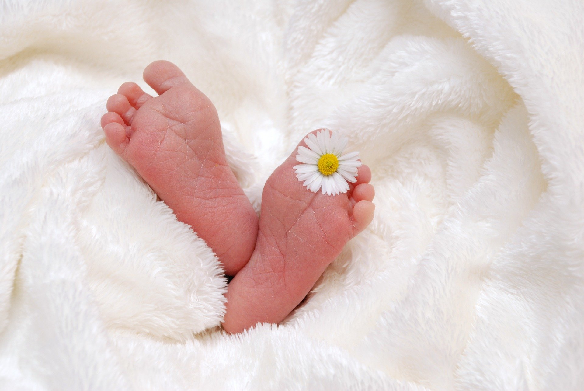 Breastfeeding Tips For Newborns To Help You Get Started Baby's feet